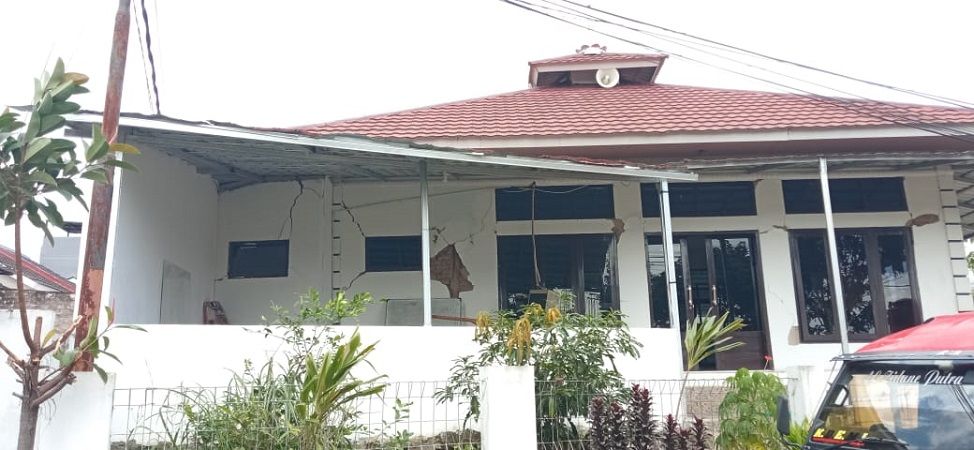 Potret bangunan masjid yang terdampak gemba bumi di Cianjur.
