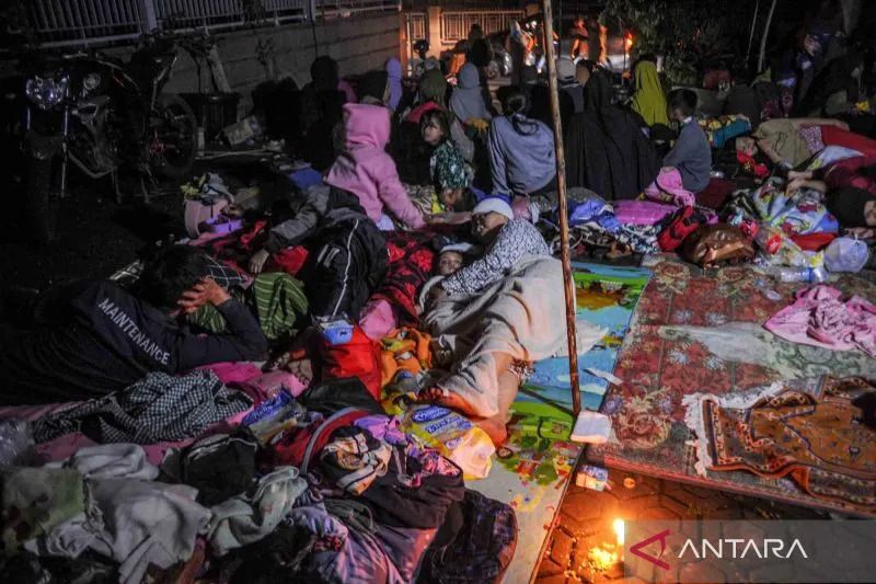 Pengungsi korban gempa Cianjur dalam tenda