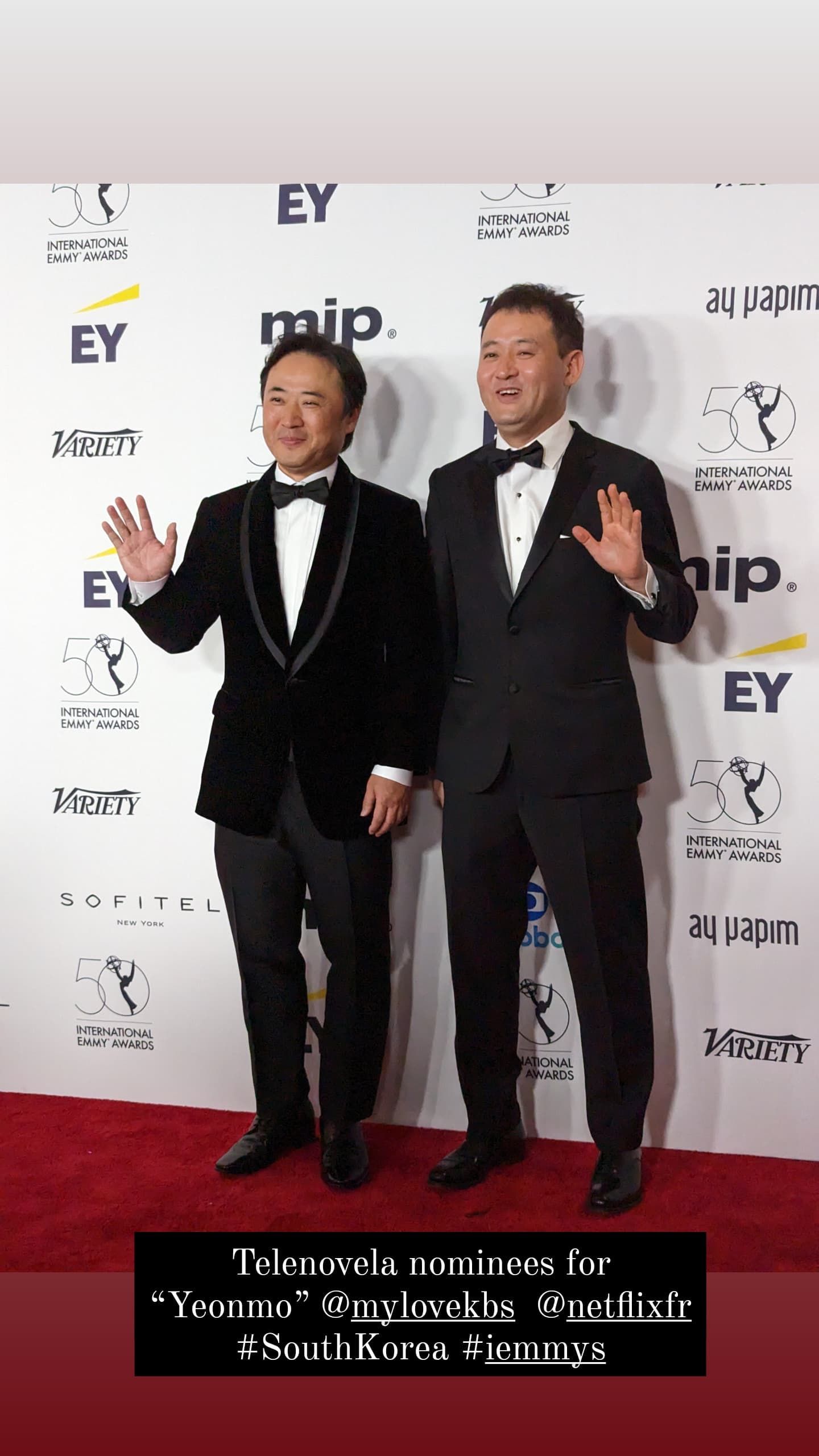 OMG! Song Joong Ki, Lee Sun Gyun, Im Siwan, dan Rain Curi Perhatian di Red Carpet Emmy Internasional ke-50