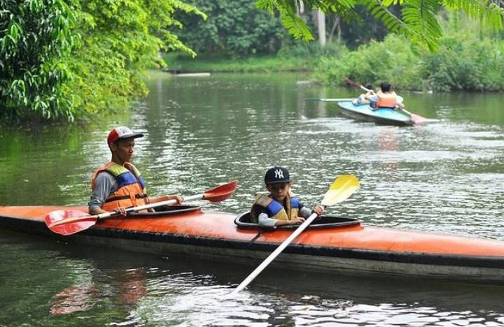 Bermain perahu kano di Tempat Wisata Tanah Tingal/Tangkapan Layar/Instagram/@tanahtingal