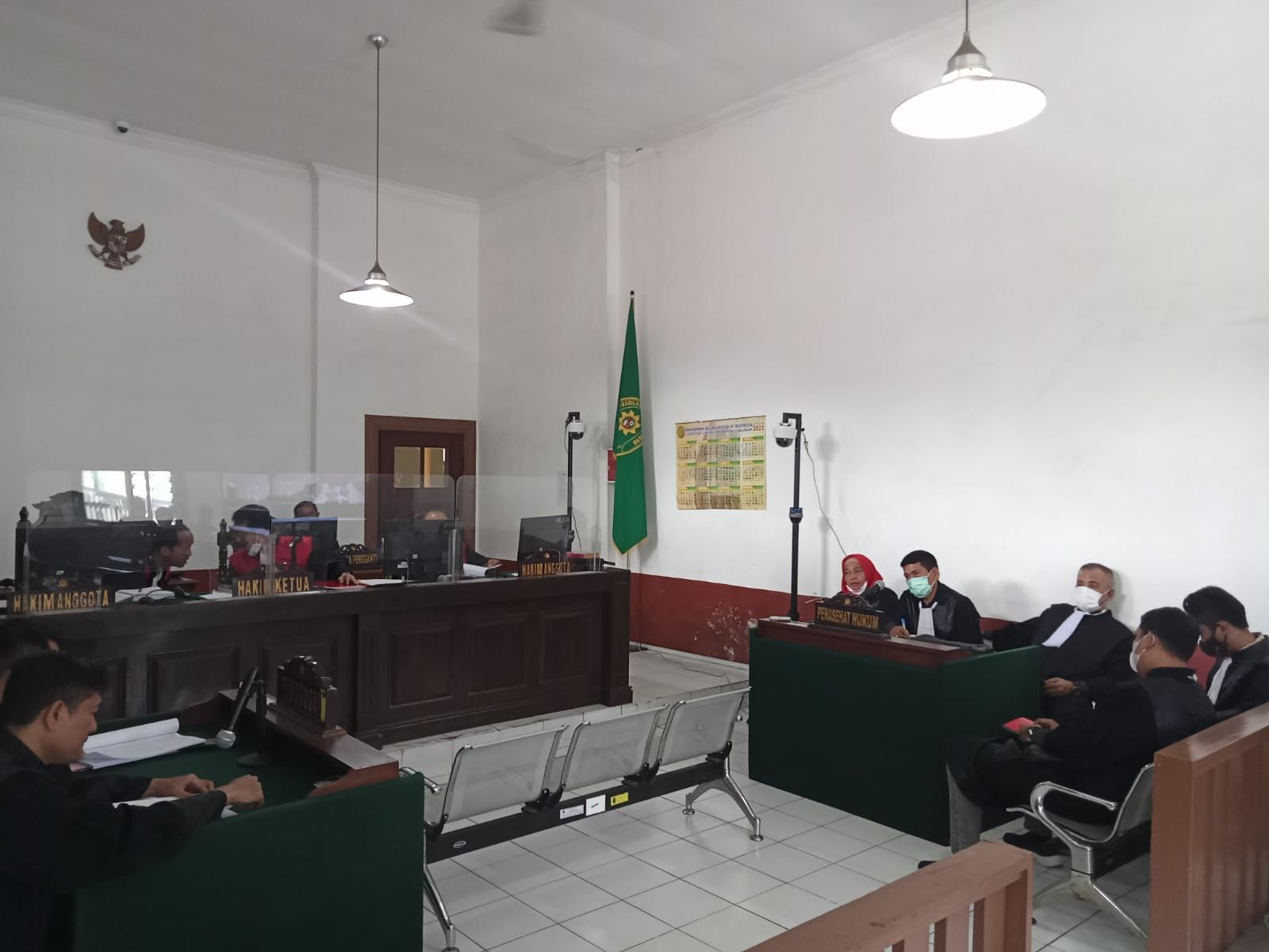suasana persidangan kasus korupsi jalan Keboncau Sumedang yang digelar di Pengadilan Tipikor Bandung