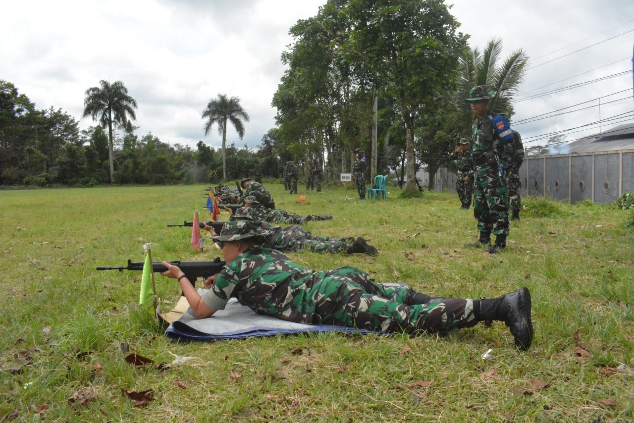 Latihan menembak yang dilaksanakan oleh Kodim 0707/Wonosobo di Tanjungsari, Sapuran