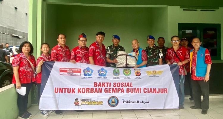 Bantuan kepada korban gempa Cianjur yang diberikan oleh Paguyuban Sosial Marga Tionghoa Indonesia (PSMTI) Jawa Barat pada Rabu, 23 November 2022