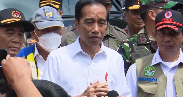 Presiden Jokowi saat memberikan keterangan terkait penanganan gempa Cianjur hari ini Kamis, 24 November 2022.
