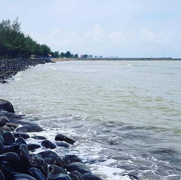 Destinasi Tempat Wisata Alam dengan Pemandangan Pantai Slamaran di