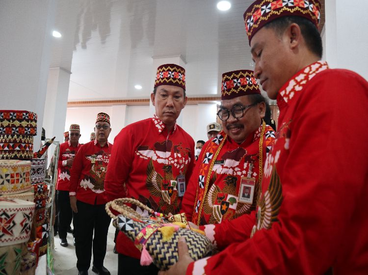 Saat menghadiri peresmian Lamban Pancasila di Lampung Barat, Karjono mengagumi budaya dan UMKM, sebut representasi kebhinekaan.