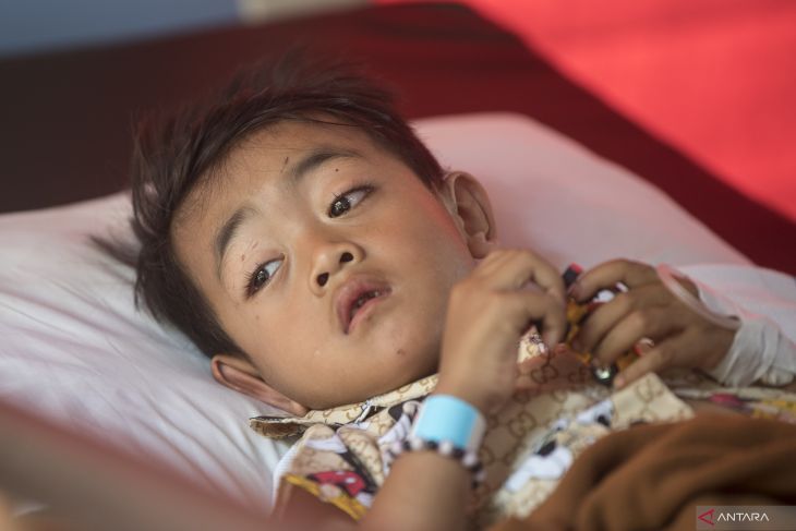 Azka, bocah korban gempa Cianjur yang selamat setelah bertahan 3 hari 2 malam di bawah reruntuhan rumahnya.