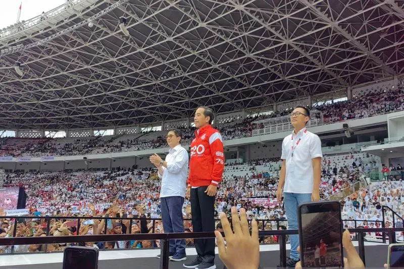 Presiden Jokowi menghadiri kegiatan Nusantara Bersatu di Stadion Gelora Bung Karno, Jakarta, Sabtu, 26 November 2022.