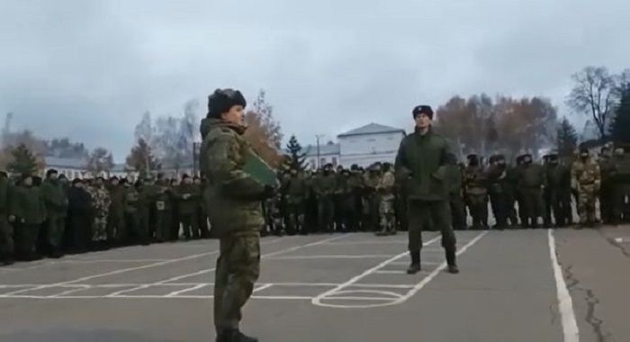 Pemberontakan pria yang dimobilisasi di Chuvashia, Rusia.  
