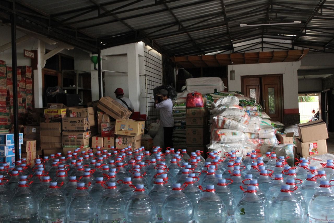 Bantuan logistik disalurkan untuk korban gempa Cianjur Sabtu 26 Oktober 2022.