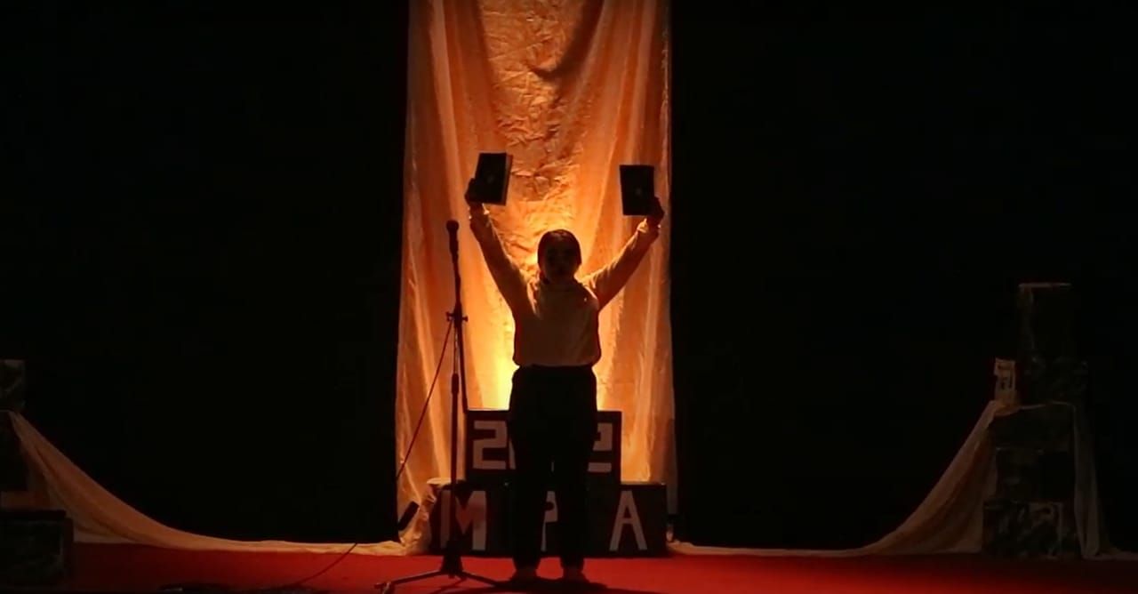 Pementasan pantomim 'Hibrida' oleh Jagat Marsela saat memeriahkan acara puncak MPA 2022