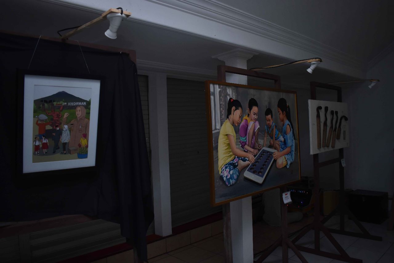 Hasil karya lukisan seniman Purbalingga pada pameran di Pendopo Cahyana, Senin 28 November 2022