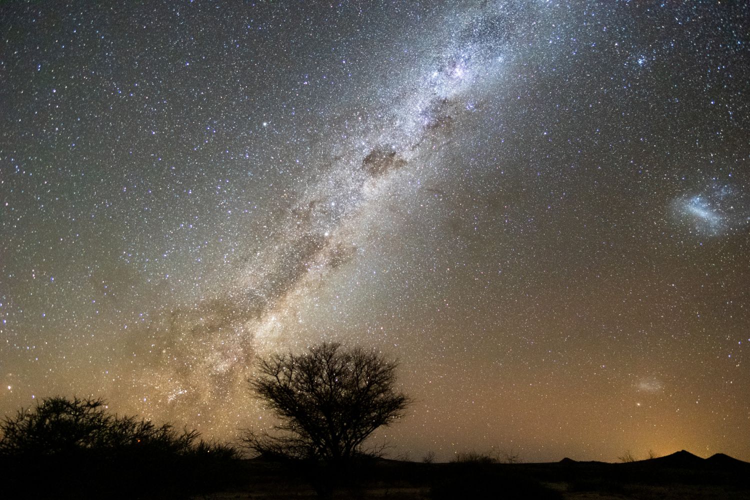 8 hujan meteor dapat diamati di Indonesia pada bulan Desember