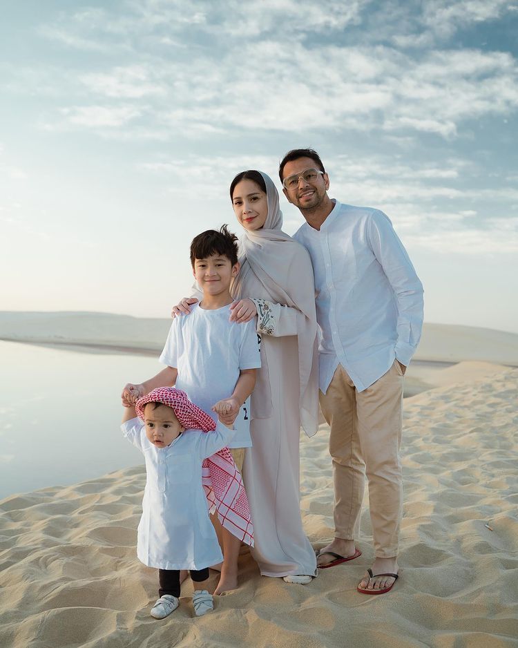 Potret keluarga Raffi Ahmad ketika di Qatar