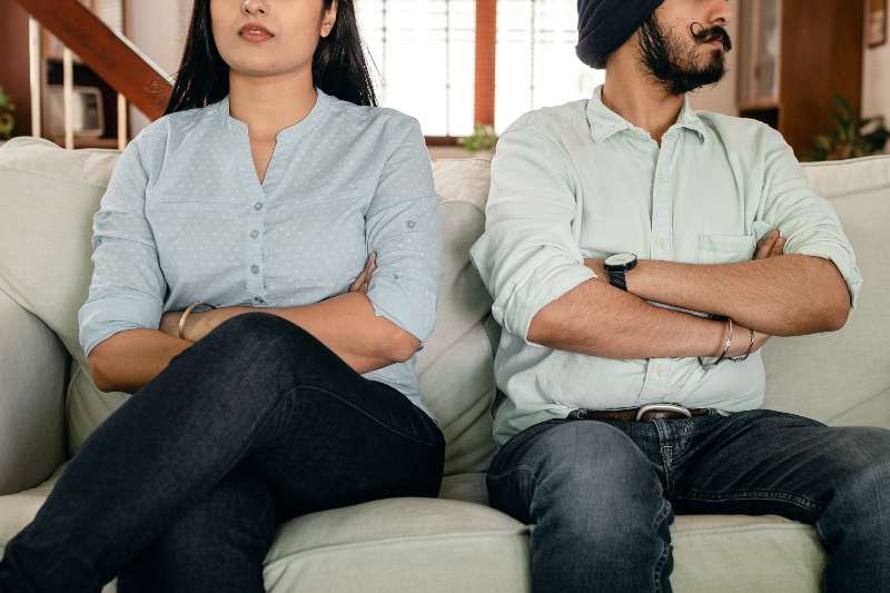 6 Alasan Pria Ngotot Bertahan dengan Pasangan Meski Hubungannya Tak Bahagia, Bukti Cowok Itu Lemah