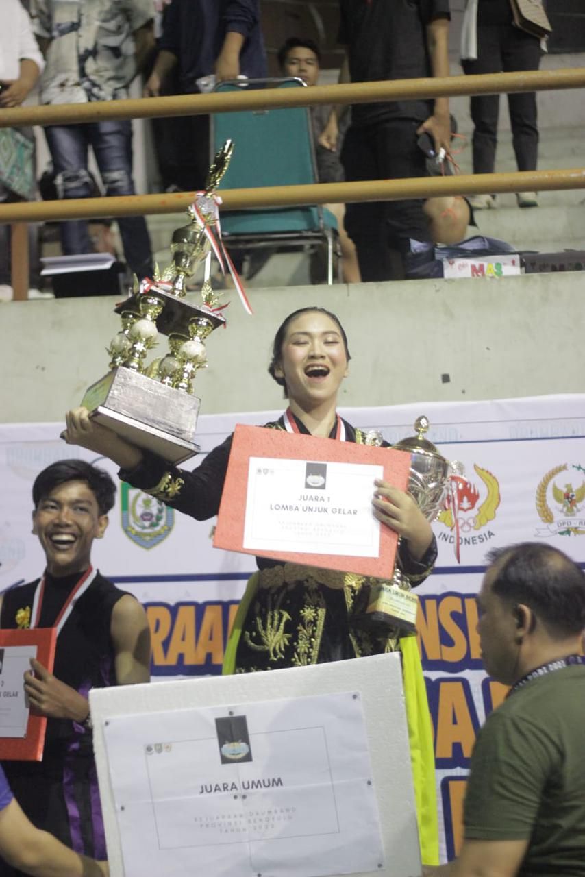 Korps Drum Band Mahoni SMA Negeri 2 Kota Bengkulu (KDBM Smanda) yang menyabet banyak juara dan meraih juara umum pada event Kejuaraan Drum Band Provinsi Bengkulu 2022./ Foto: Smanda