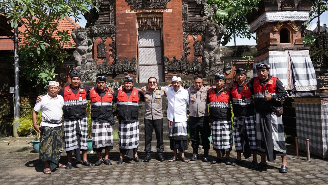 Kapolresta Denpasar dan tim bersama para pecalang Rabu 30 November 2022.