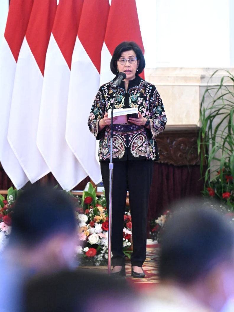 Menteri keuangan Sri Mulyani saat Penyerahan Daftar Isian Pelaksanaan Anggaran (DIPA) dan Buku Daftar Alokasi Transfer ke Daerah Tahun Anggaran 2023 di Istana Negara, Kamis, 1 Desember 2022,