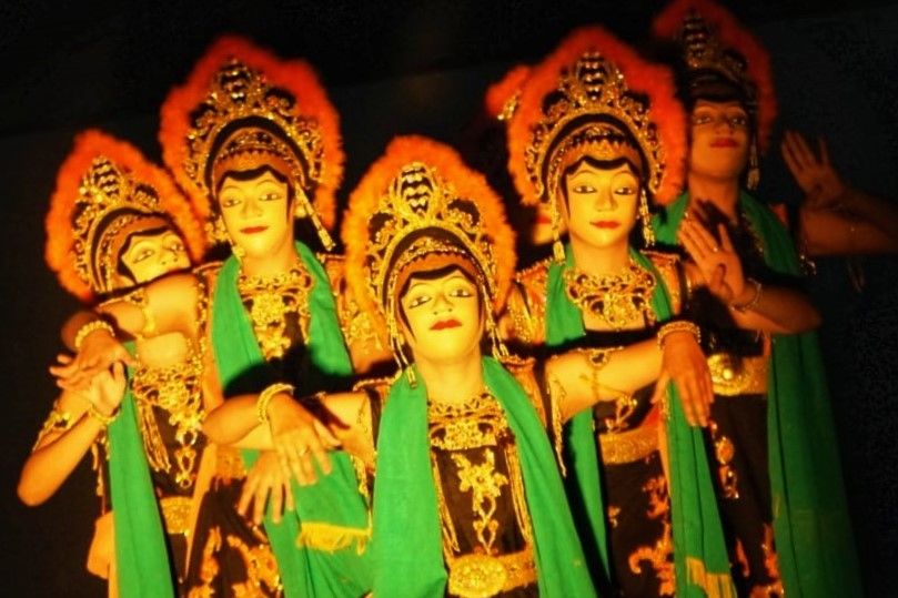  The Creativity of Mask Dance ‘Tembang Asmara di Purnama’. 