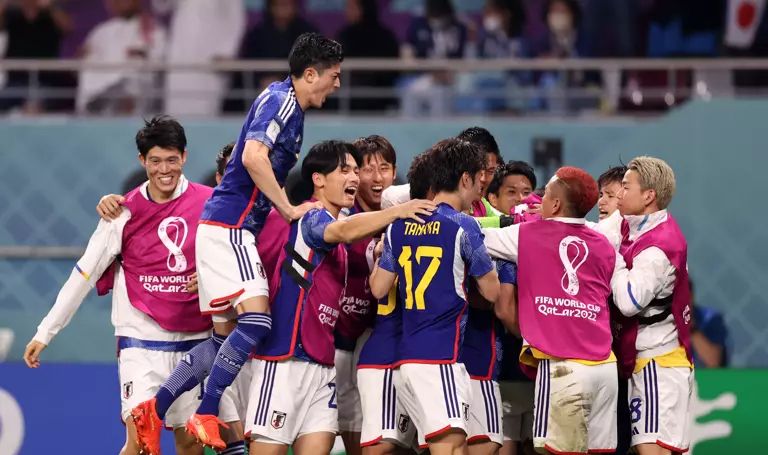 Kemenangan Jepang atas Spanyol  mengantarkannya ke babak 16 besar sebagai juara Grup E
