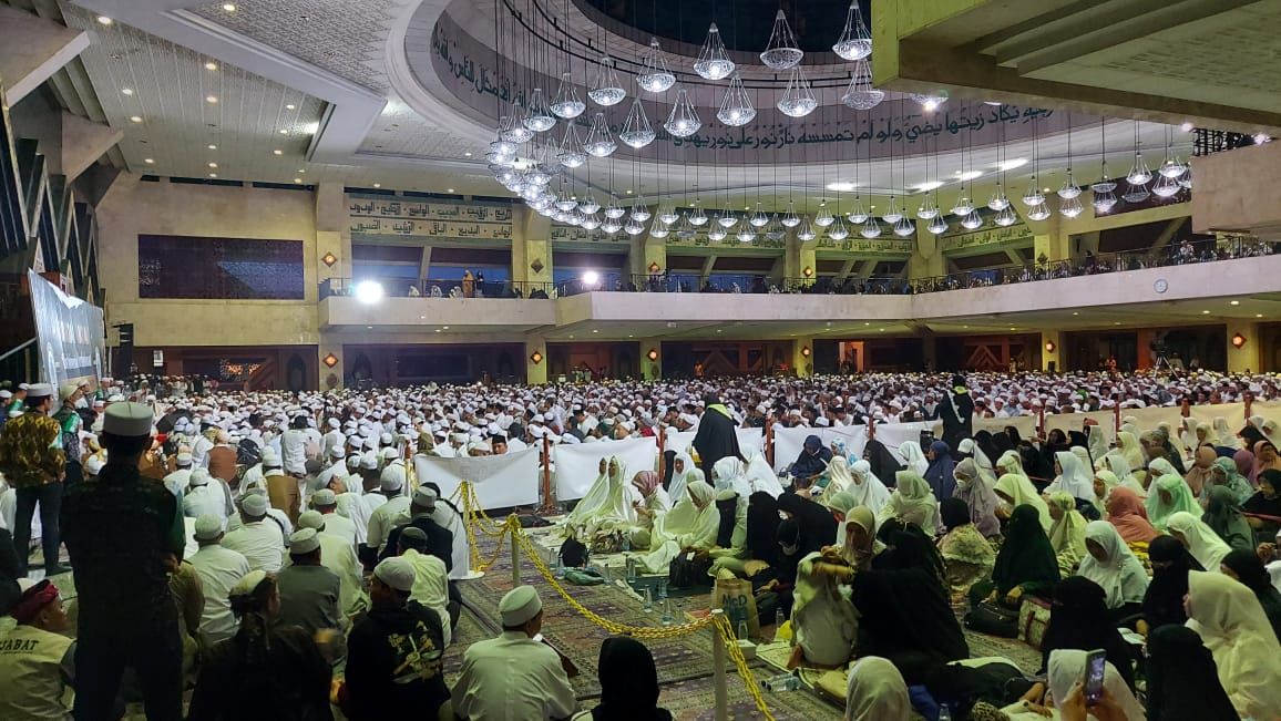 Rizieq Shihab hadir dalam acara reuni 212 di Masjid At Tin Jakarta Timur, Jumat, 2 Desember 2022.