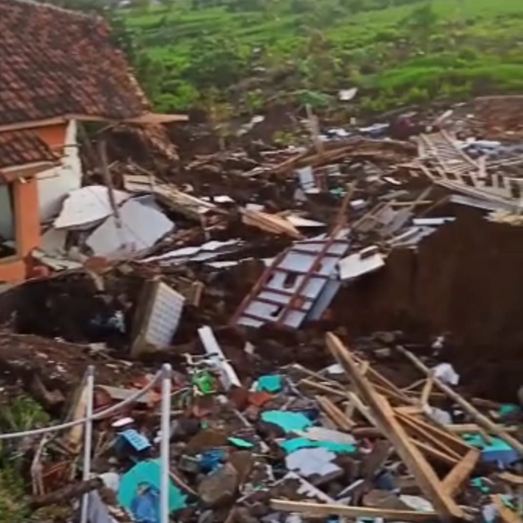 Pray for Garut: Video beredar tampak adanya kerusakan akibat gempa Garut tadi sore
