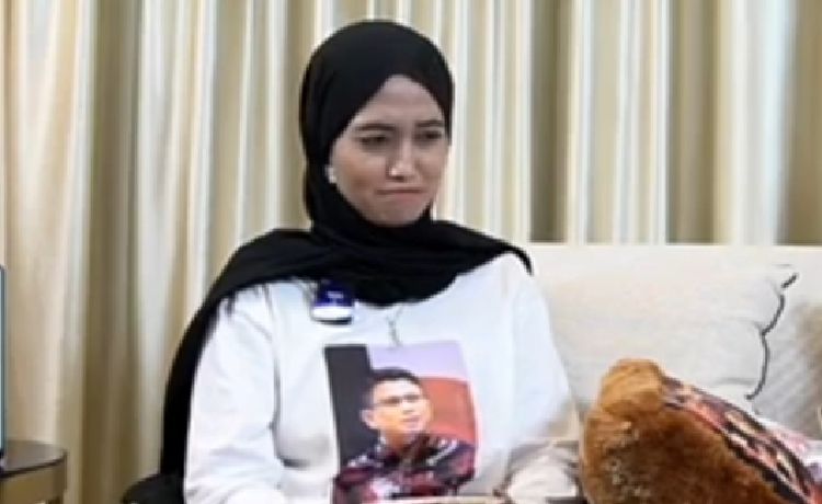 Sosok wanita bernama Syarifah Imansahab seketika viral setelah menyatakan cinta berat pada Ferdy Sambo, terdakwa kasus pembunuhan Brigadir J