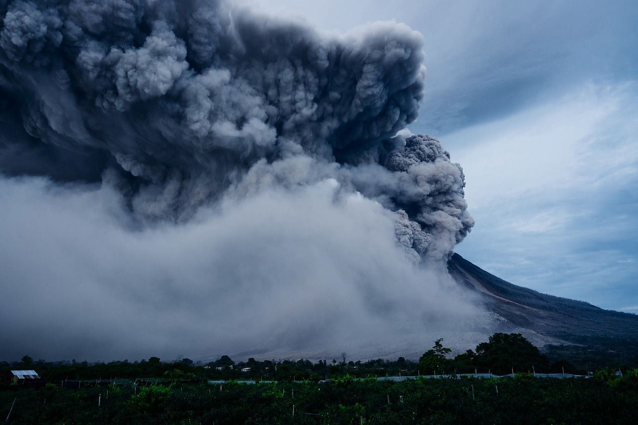 Apa yang Terjadi Jika Gunung Semeru MELETUS? Erupsi Hari ini Telah Mencapai Level 4 (Awas): Harap Waspada 