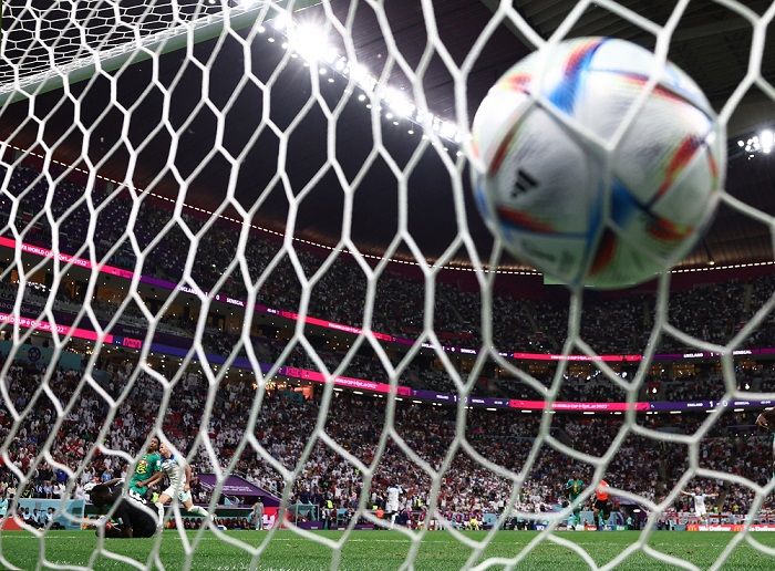 Harry Kane dari Inggris mencetak gol kedua mereka. Sepak Bola - Piala Dunia FIFA Qatar 2022 - Babak 16 Besar - Inggris v Senegal - Stadion Al Bayt, Al Khor, Qatar - 4 Desember 2022.