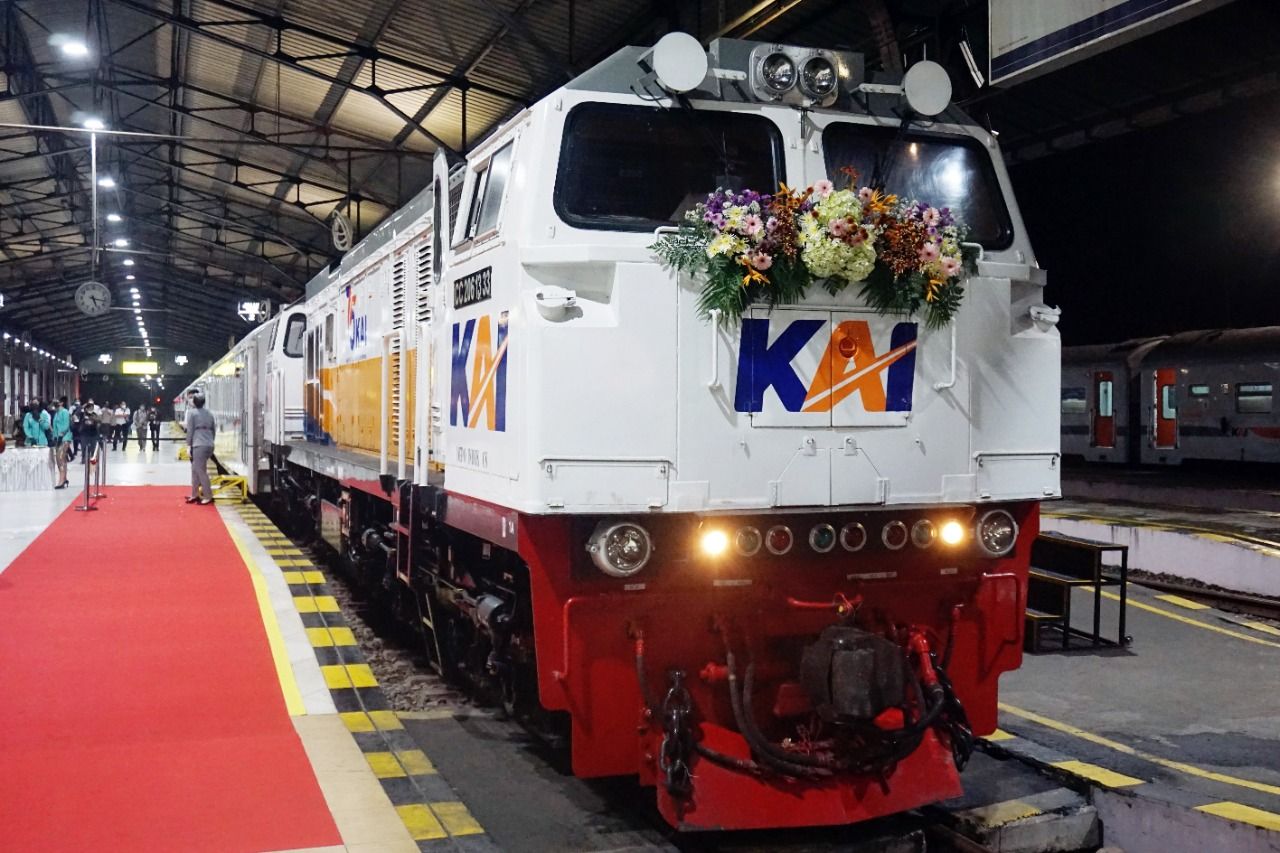 Rangkaian KA Baturraden Ekspres usai peresmian dan diberangkatkan perdana pada Jumat (25/6) dari Stasiun Purwokerto