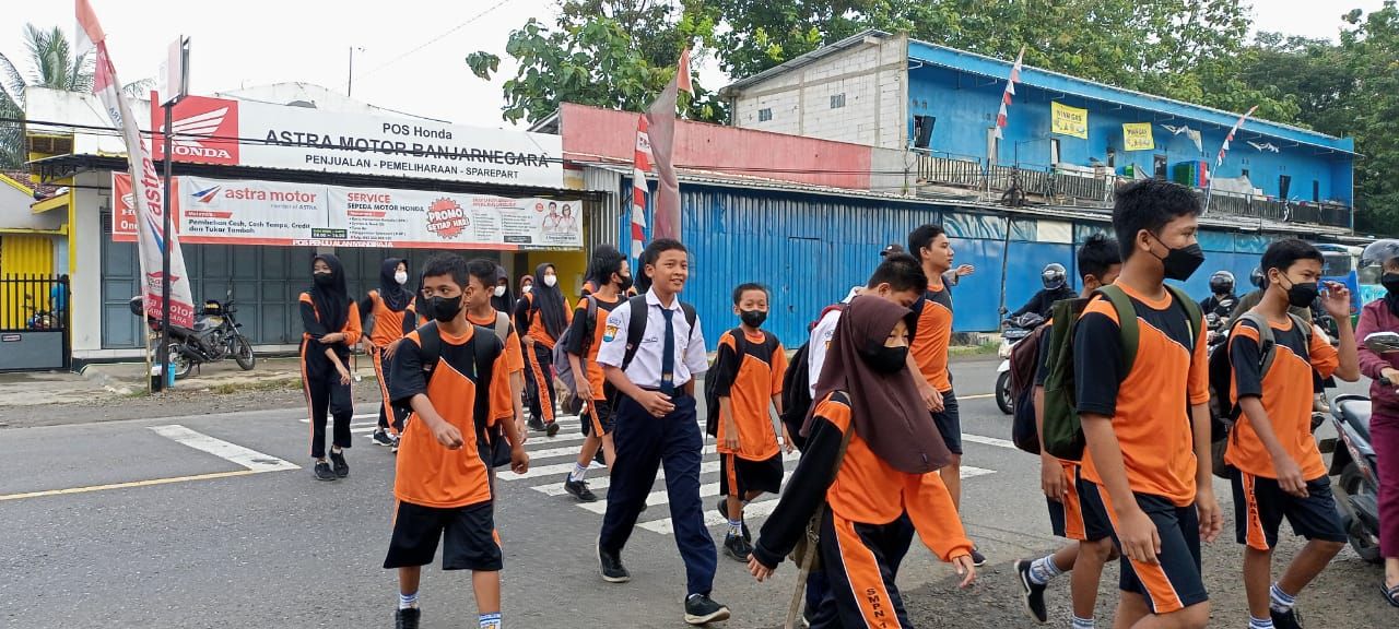  Polres Banjarnegara melaksanakan pengamanan preventif Ambang Gangguan (AG) pagi hari kepada masyarakat 