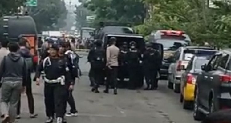 Tim Gegana Polda Jabar tiba di Polsek Astana Anyar Kota Bandung hari ini Rabu, 7 Desember 2022.