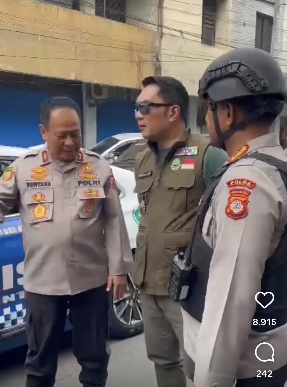Gubernur Jawa Barat Ridwan Kamil kunjungi TKP bom bunuh diri di Astana Anyar