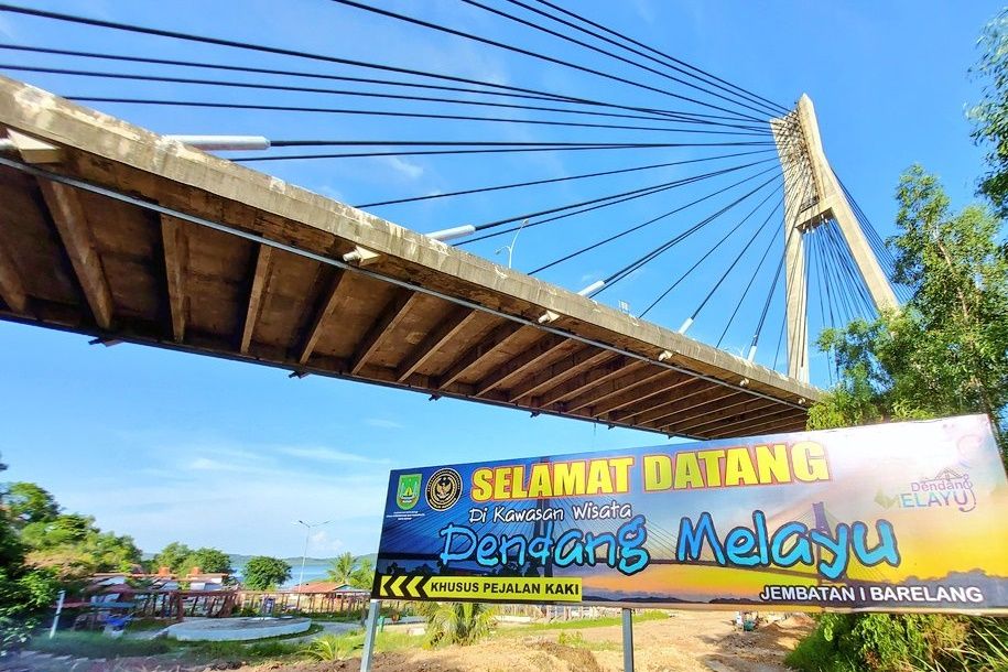 Pantai Dendang Melayu.