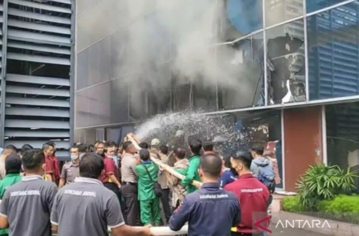 Kebakaran Gedung Hari Ini Pegawai Kemenkumham Berlarian Selamatkan Diri 0107