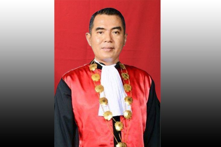 Wahyu Iman Santoso adalah seorang hakim di Indonesia yang pada kasus Sambo menjadi hakim ketua. Ia lulusan pendidikan S2 hukum.