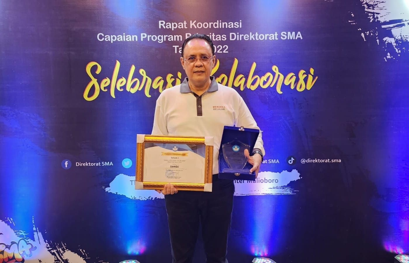 Kadisdik Jambi, Varial Adhi Putra Terima Penghargaan Juara 1 dari Kemendikbudristek RI