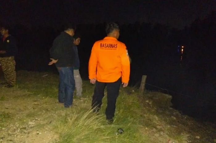 Basarnas cari adik-kakak di Kabupaten Konawe Utara hilang tenggelam di Sungai Lasolo, Kamis 8 Desember 2022.