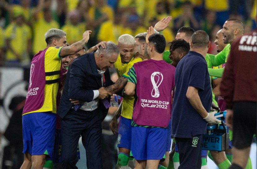 Pelatih Timnas Brasil, Tite bersama anak asuhnya di Piala Dunia 2022 Qatar