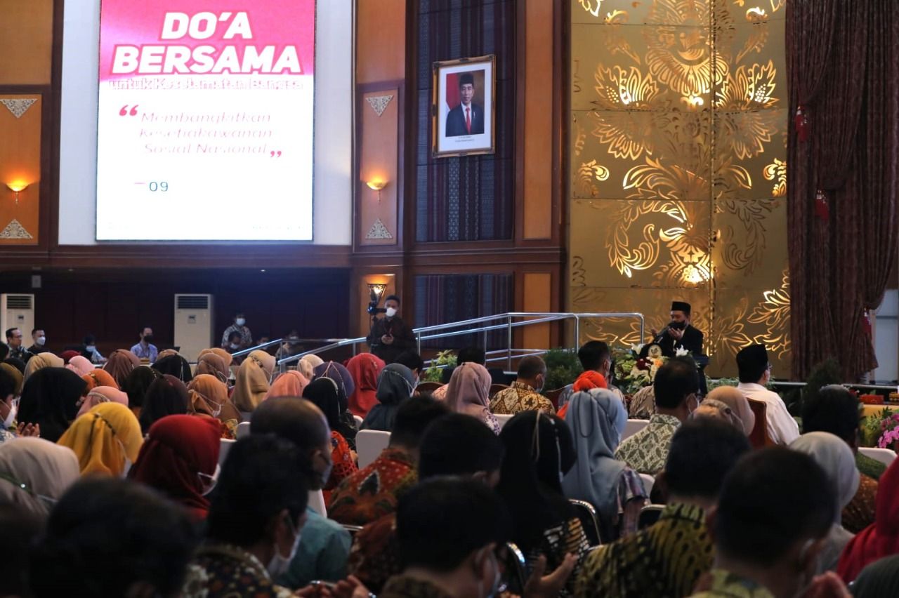 Doa bersama dilaksanakan dengan khidmat, secara fisik dan virtual di Gedung Aneka Bhakti (GAB) Kementerian Sosial (Kemensos) di Jakarta, Jumat 9 Desember 2022, pagi.