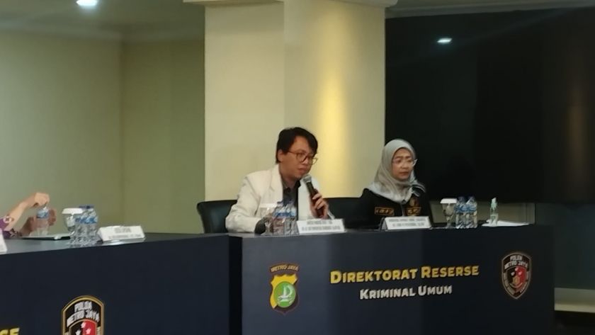 Keterangan Kepala Instalasi Forensik RSCM Ade Firmansyah Sugiharto. 