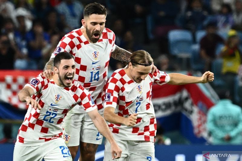 Pemain Kroasia berselebrasi setelah pulangkan Brasil di babak 8 besar FIFA World Cup Qatar 2022