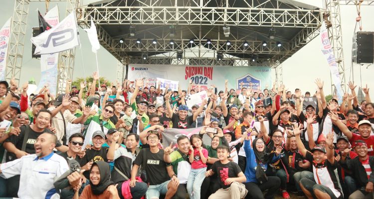 Ribuan pemilik mobil Suzuki berkumpul di acara Suzuki Jambore Club 2022 bertempat di Museum Purna Bhakti Pertiwi, Jakarta Timur pada Sabtu, 10 Desember 2022