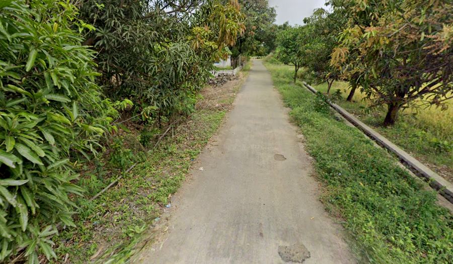 Jalan Raya Pos yang lama di Kadipaten, Majalengka, buatan zaman Daendels, tahun 1809 menghubungkan ke Tomo, Sumedang, Jawa Barat. 
