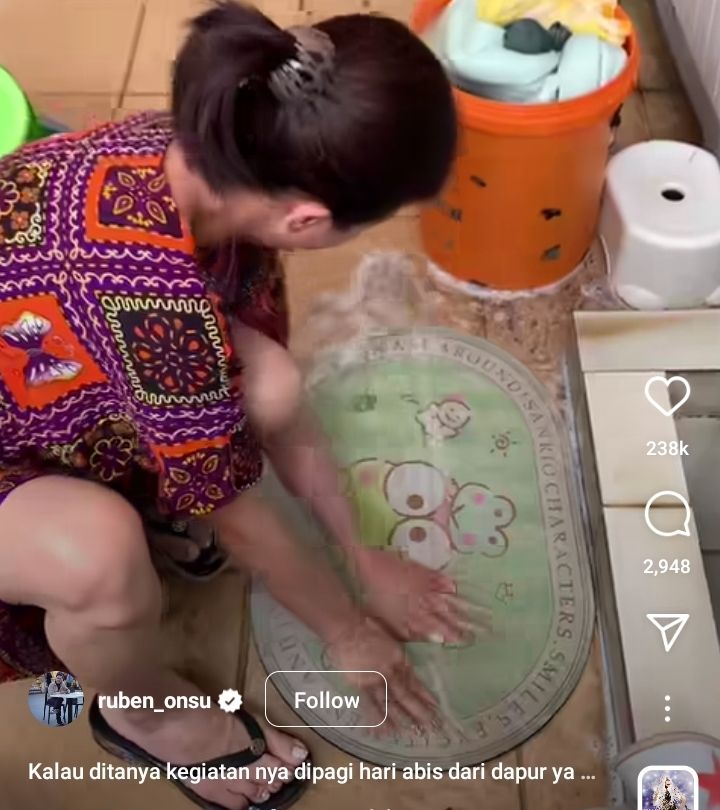 Sarwendah Banjir Pujian Usai Ruben Onsu Bagikan Momen Sang Istri Dasteran Cuci Keset Usang 