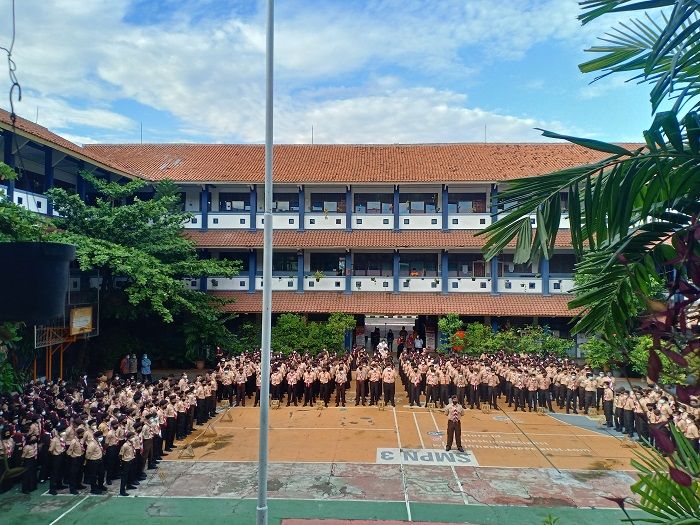 Daftar 15 SMP terbaik di Semarang. Cek sekolah incaranmu di sini.