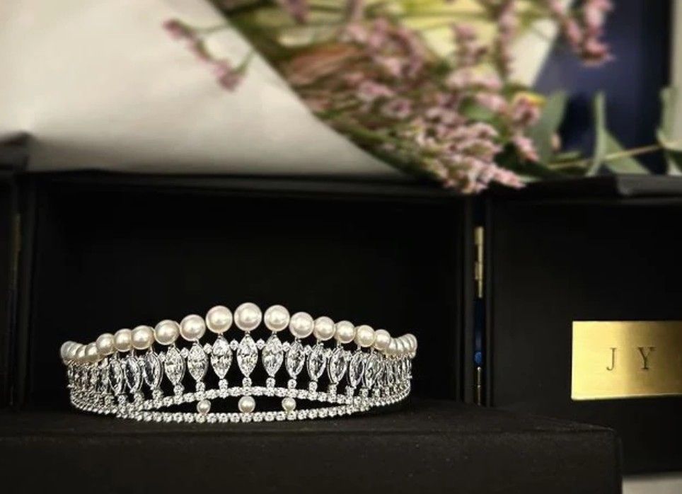 Hadiah pernikahan sekaligus kenang-kenangan dari IU untuk Jiyeon T-ARA.