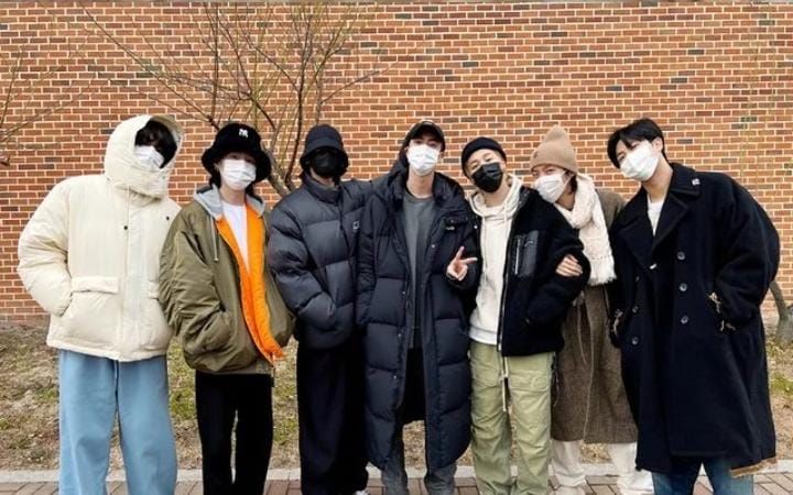 Potret kebersamaan member BTS saat antar Jin masuk wajib militer