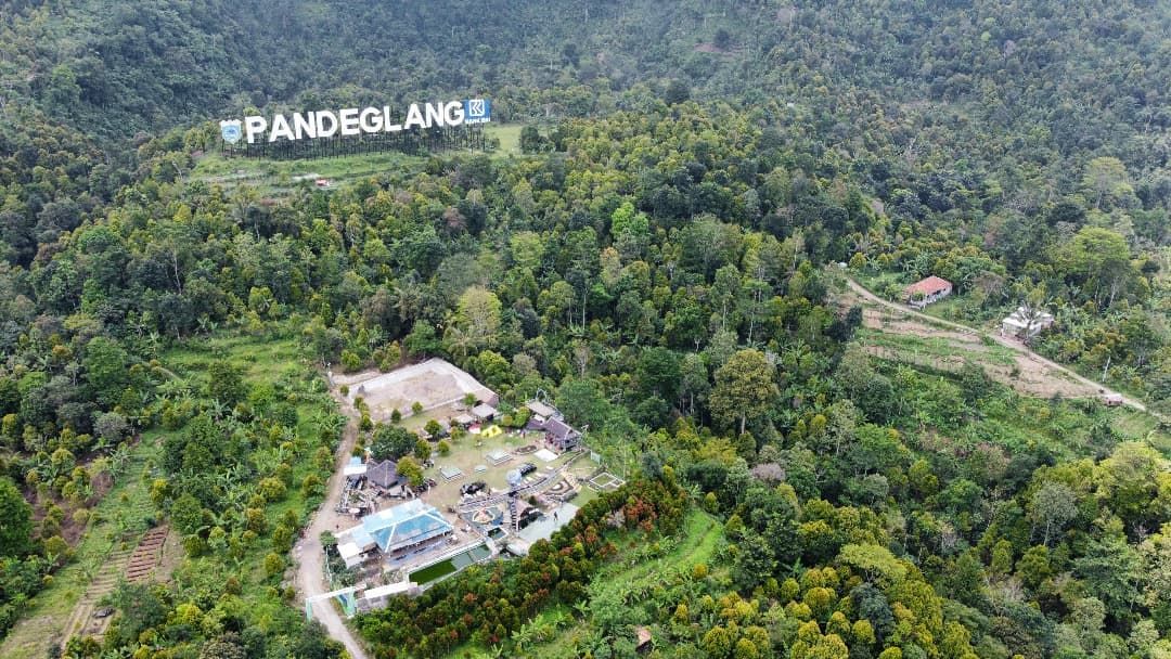 Saung Biru, Tempat Camping Menarik Dan Seru Di Puncak Gunung Karang ...