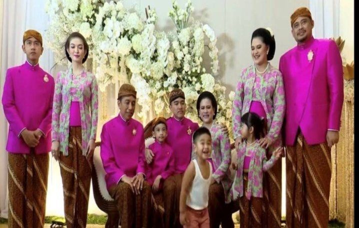 Potret Keluarga Presiden Joko Widodo dalam Pernikahan Kaesang Pangarep dan Erina Gudono yang Khidmat, Tapi Taunya Ada Bocil Pakai Singlet